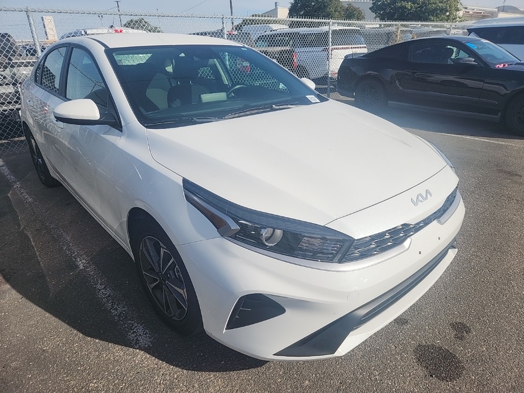 2024 Kia Forte LXS's photo