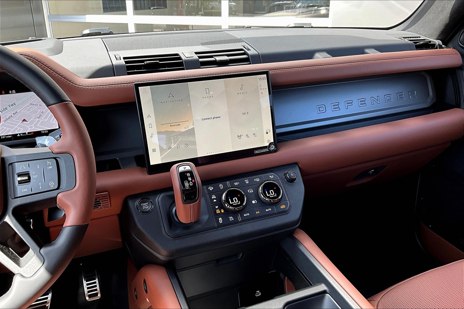 2025 Land Rover Defender 110 V8 photo 6