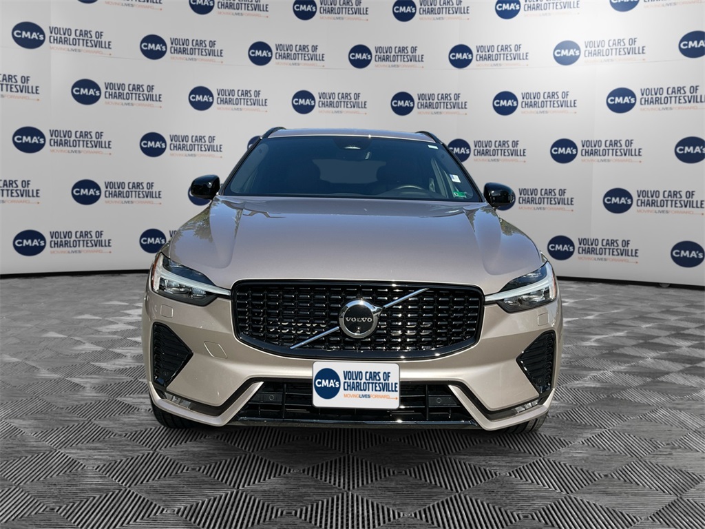2024 Volvo XC60 B5 Plus photo 8