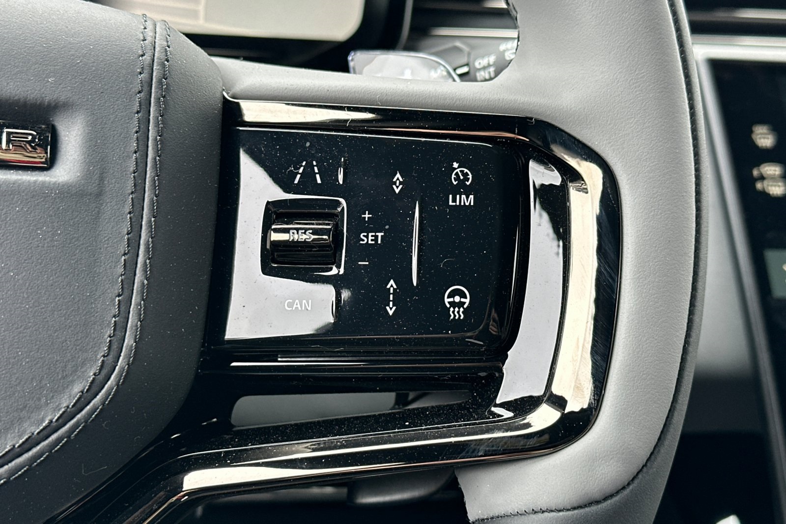 2025 Land Rover Range Rover Sport photo 25