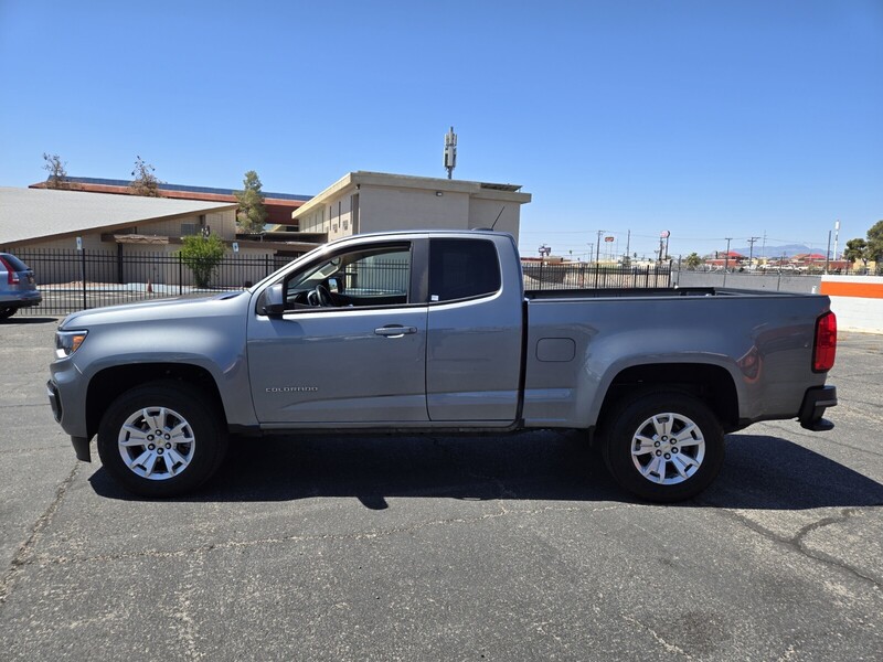 2022 Chevrolet Colorado LT photo 2