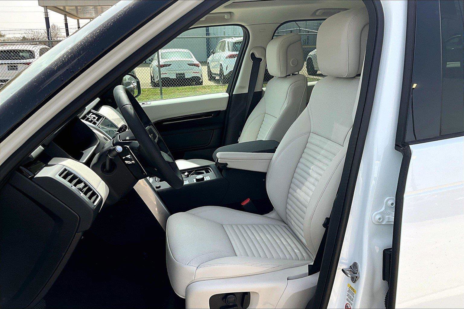 2025 Land Rover Discovery S photo 5