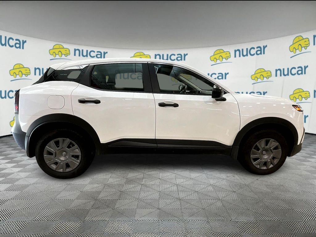 2025 Nissan Kicks S photo 9