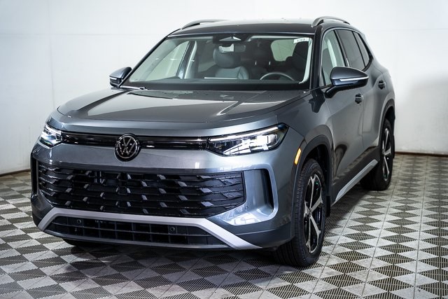 2025 Volkswagen Tiguan SE photo 3