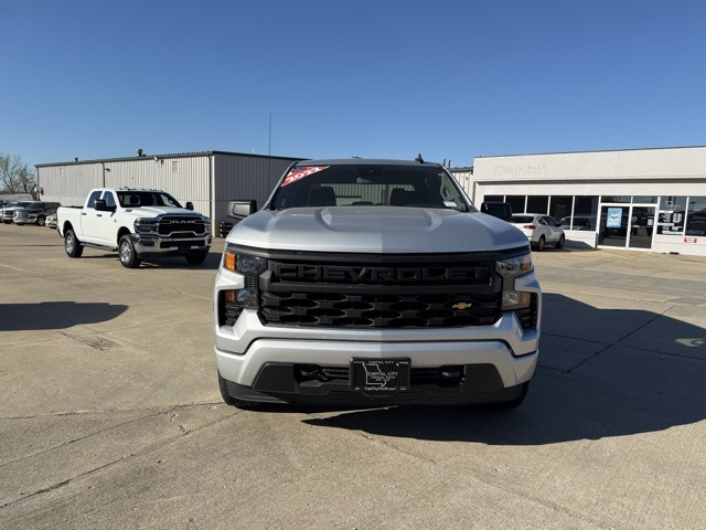 2022 Chevrolet Silverado 1500 Custom photo 2