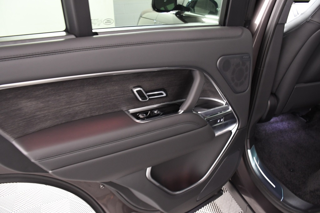 2025 Land Rover Range Rover SE photo 23