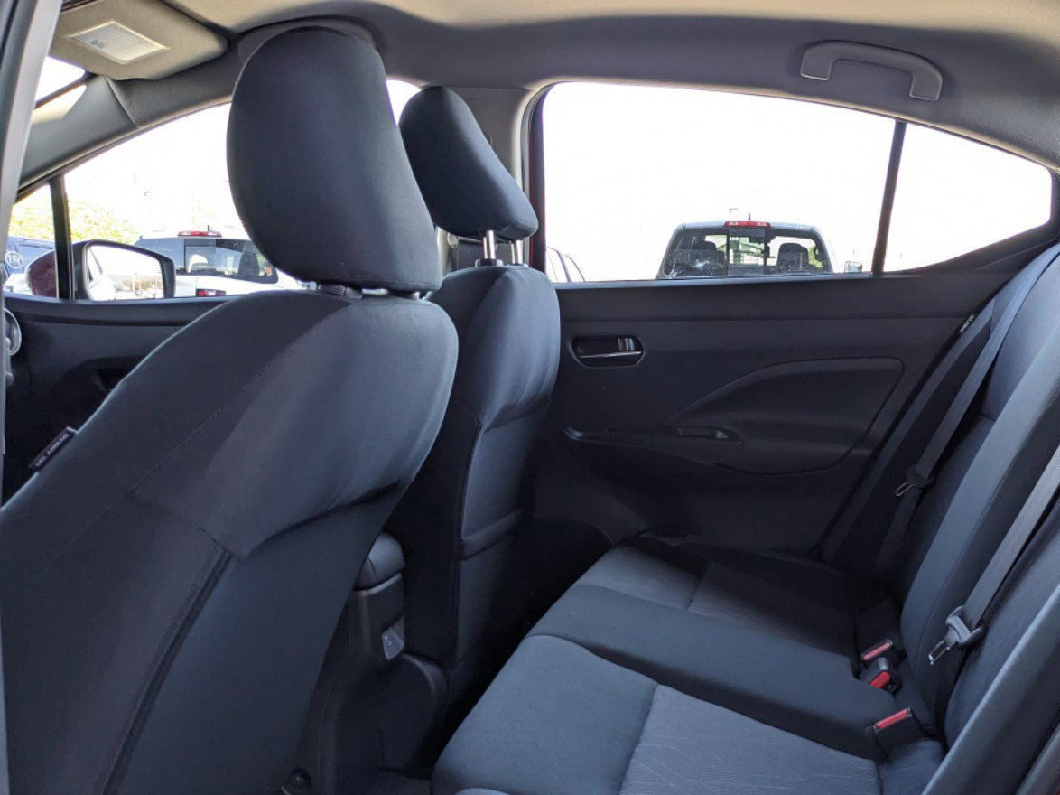 2025 Nissan Versa 1.6 SV photo 4