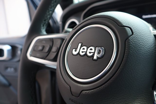 2025 Jeep Wrangler Sahara photo 26