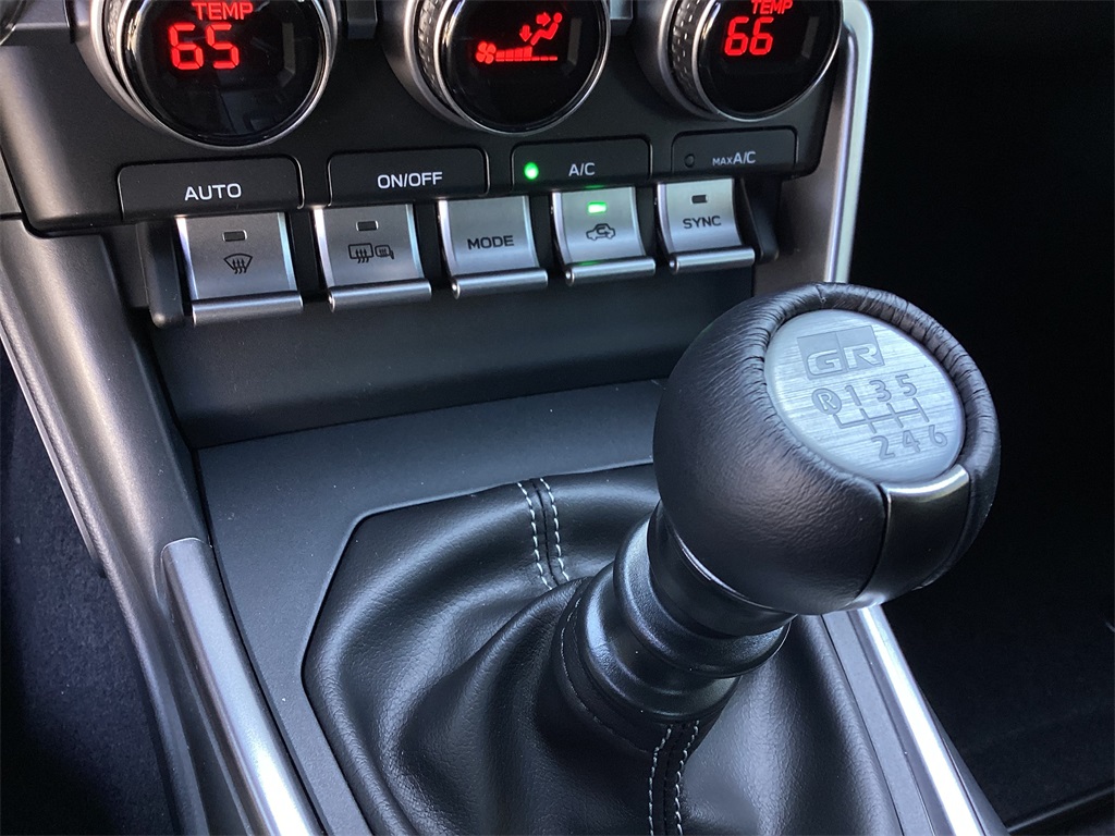 2025 Toyota GR86 photo 2