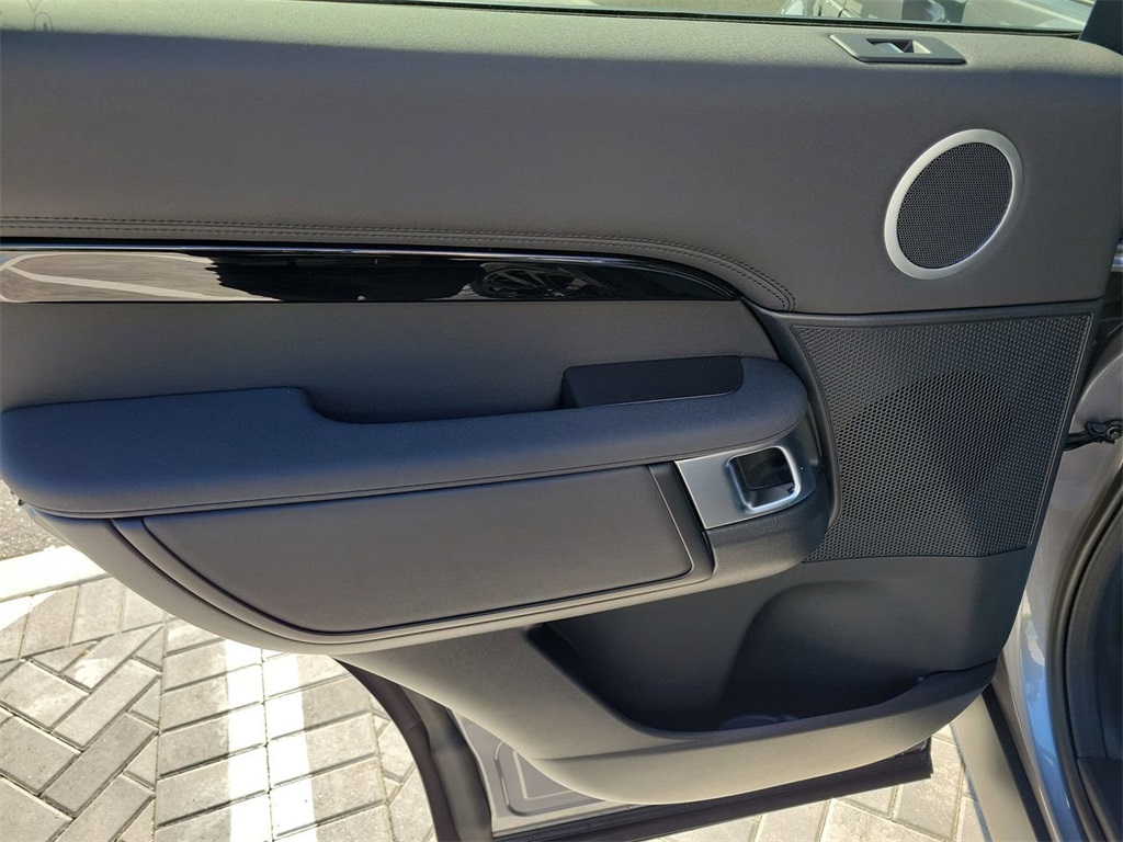 2025 Land Rover Discovery S photo 20