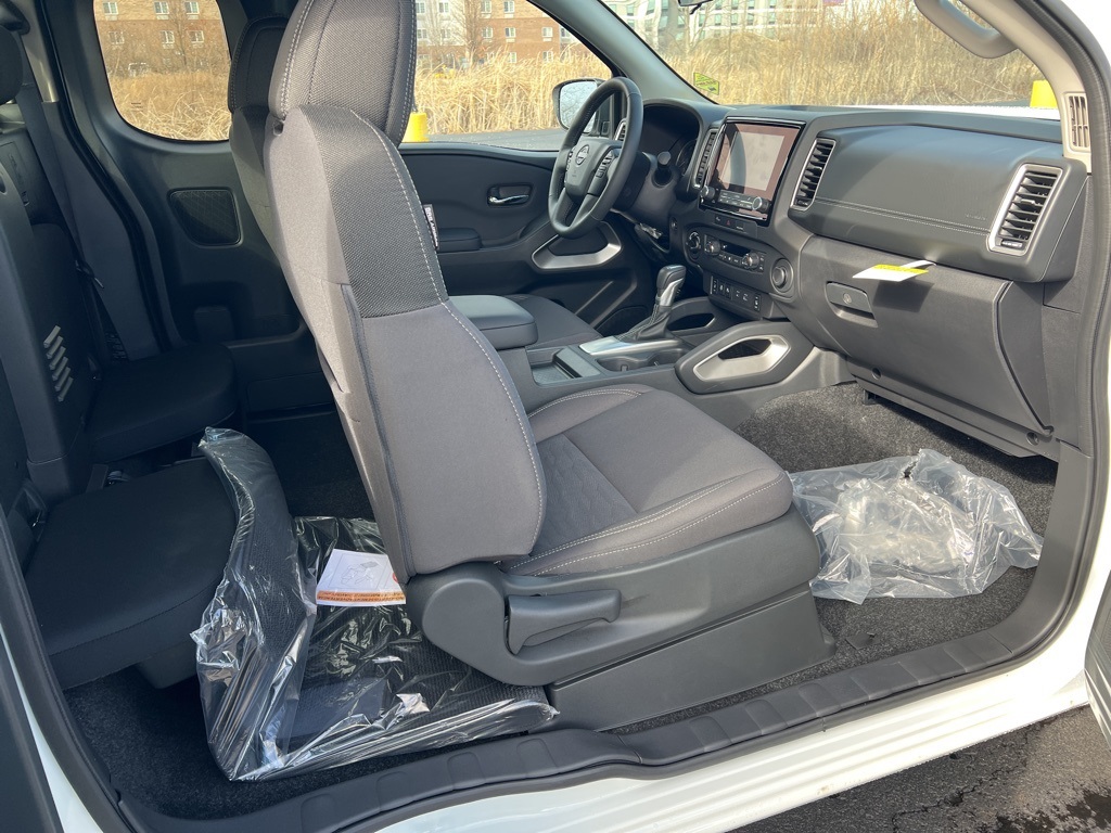 2024 Nissan Frontier SV photo 12