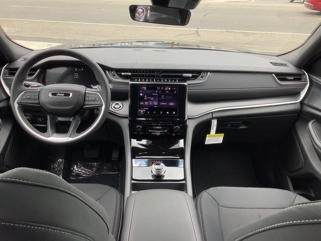 2025 Jeep Grand Cherokee Laredo X photo 4