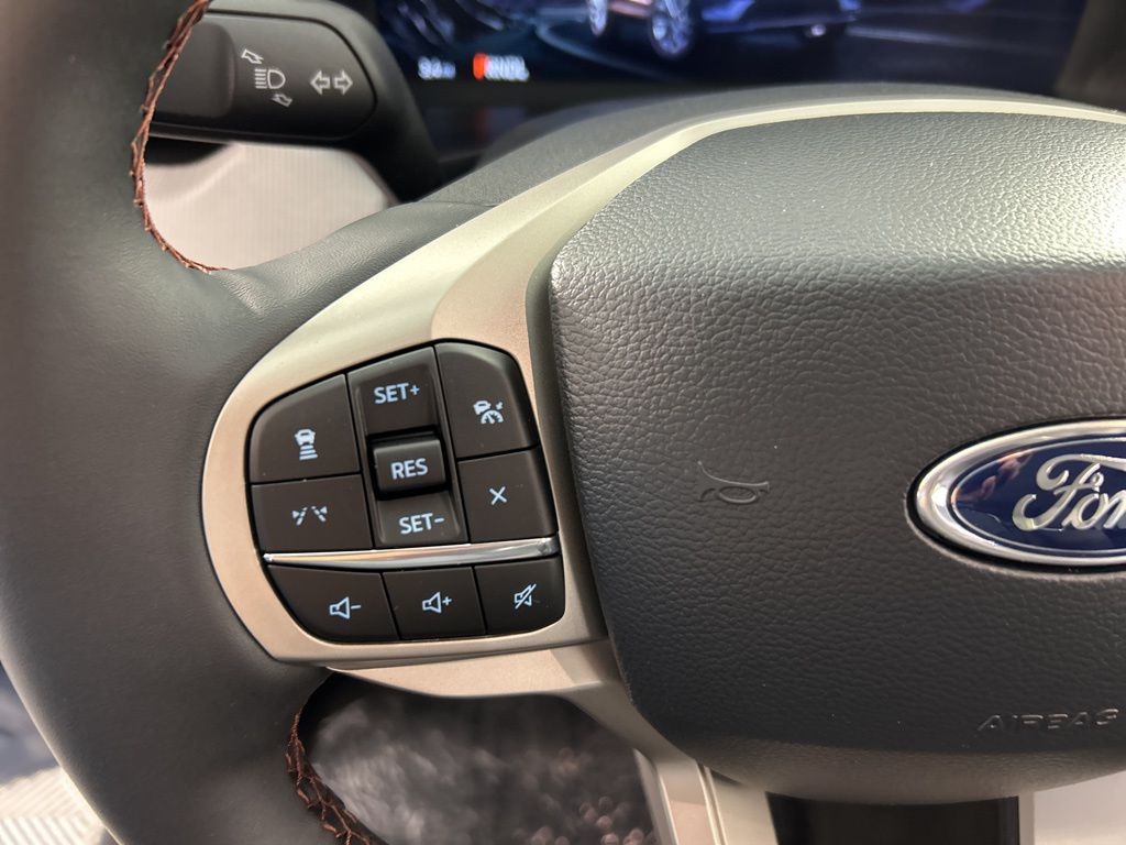 2025 Ford Explorer photo 10