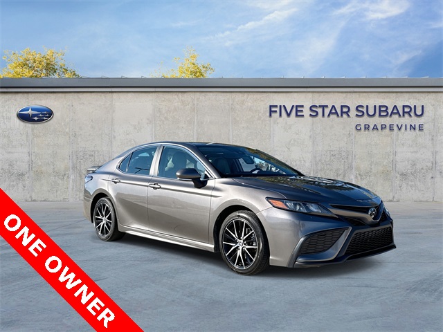 2024 Toyota Camry SE's photo