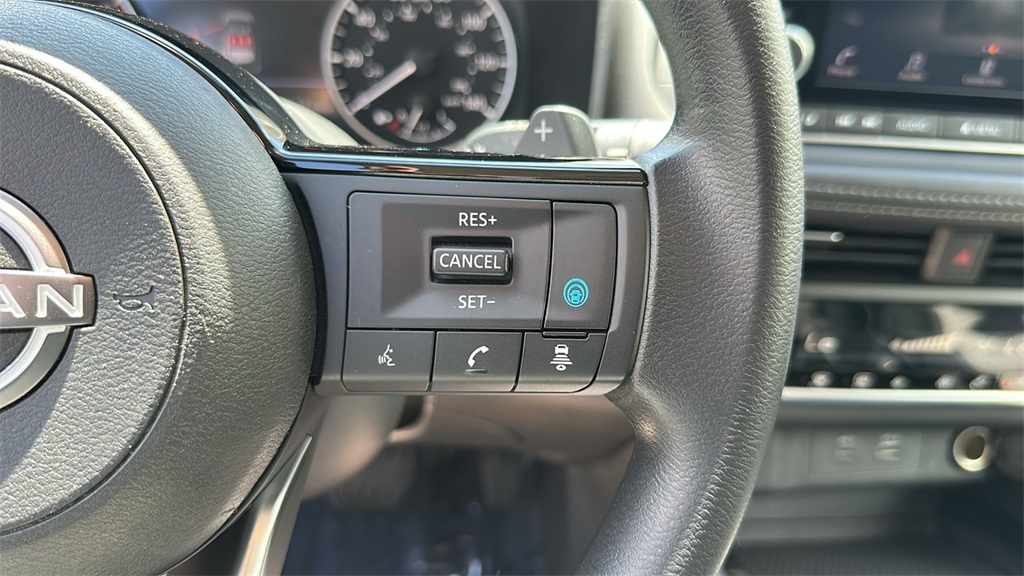 2023 Nissan Rogue SV photo 17