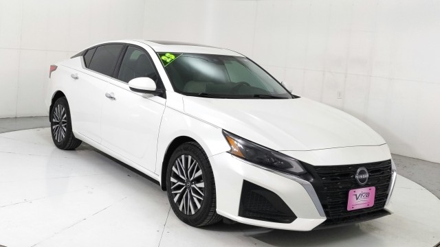 Used 2023 Pearl White Tricoat Nissan 2.5 SV image 7