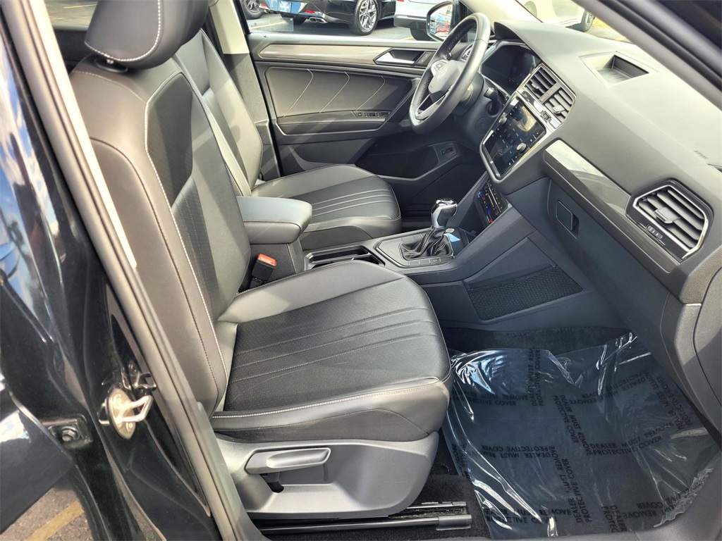 2024 Volkswagen Tiguan SE Wolfsburg Edition photo 16