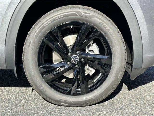 2025 Volkswagen Atlas Cross Sport SEL R-Line photo 12