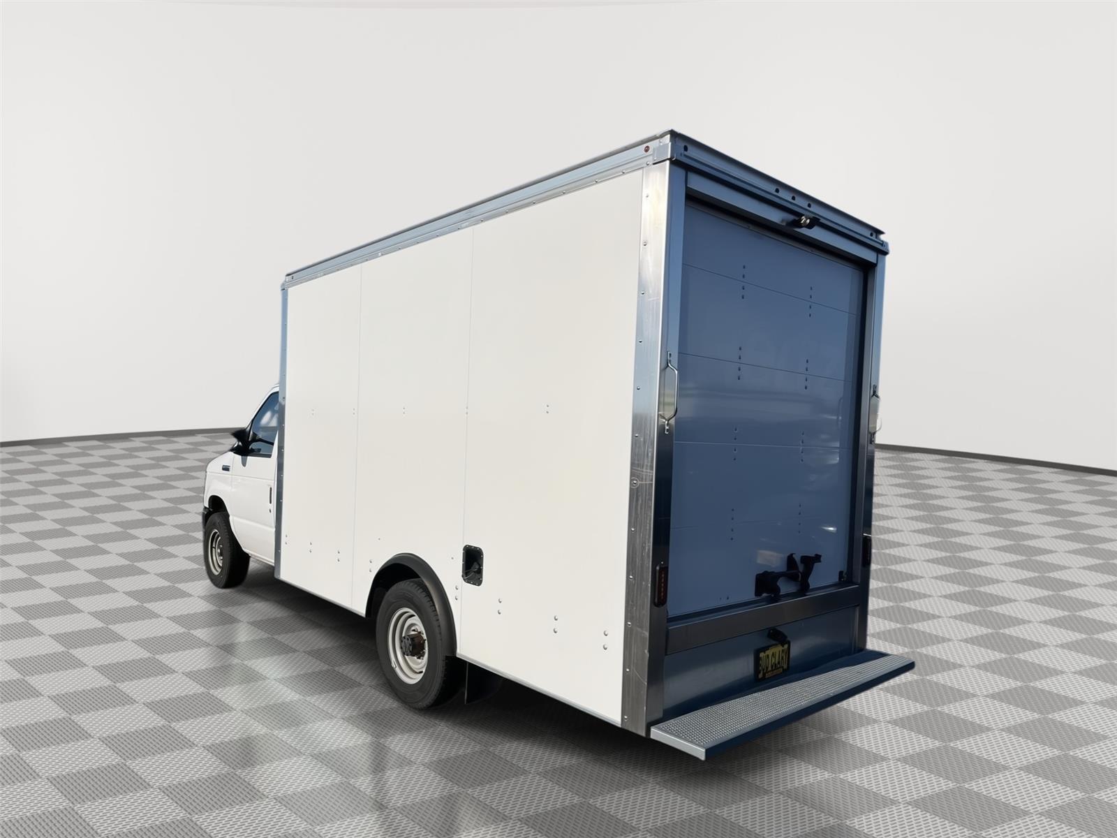 2023 Ford E-350 photo 4