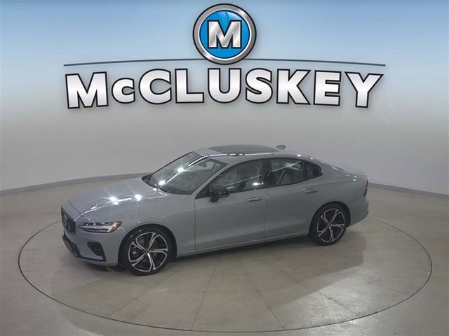 2024 Volvo S60 Plus's photo