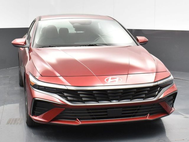 2024 Hyundai Elantra SEL Convenience photo 5