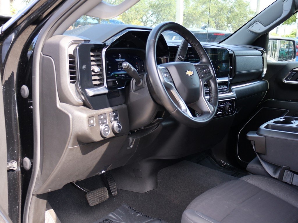 2023 Chevrolet Silverado 1500 LT photo 18