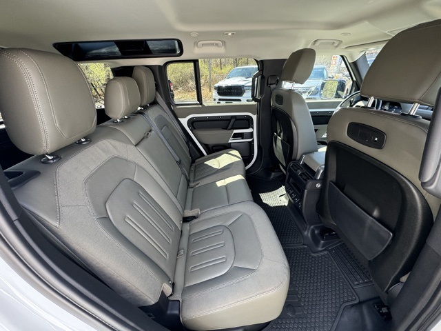 2020 Land Rover Defender 110 SE photo 14