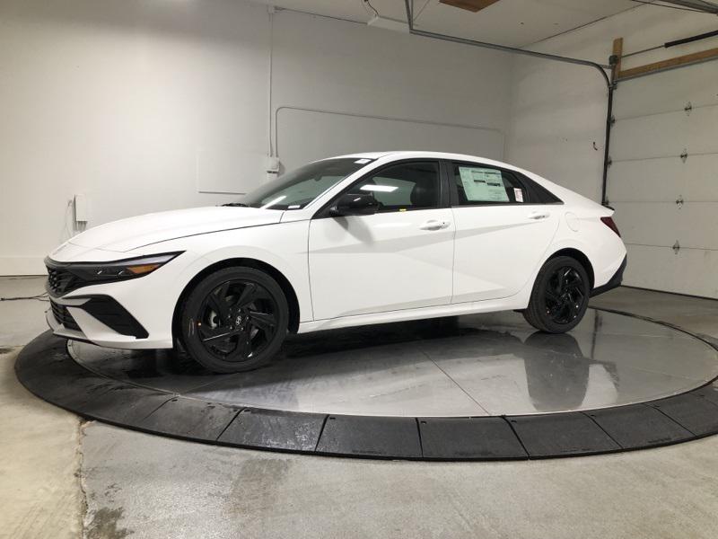 2026 Hyundai Elantra SEL Sport photo 4
