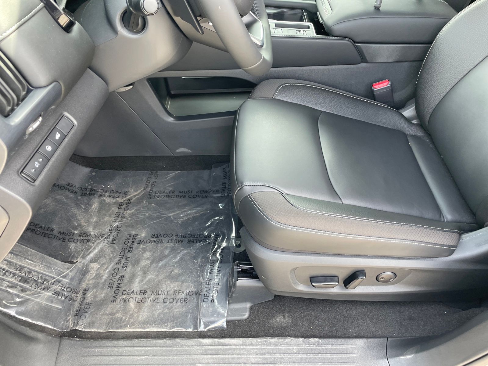2025 Nissan Pathfinder SL photo 14