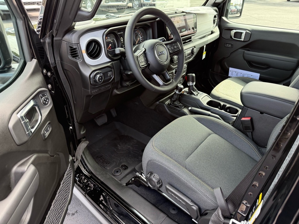 2025 Jeep Gladiator Willys photo 3