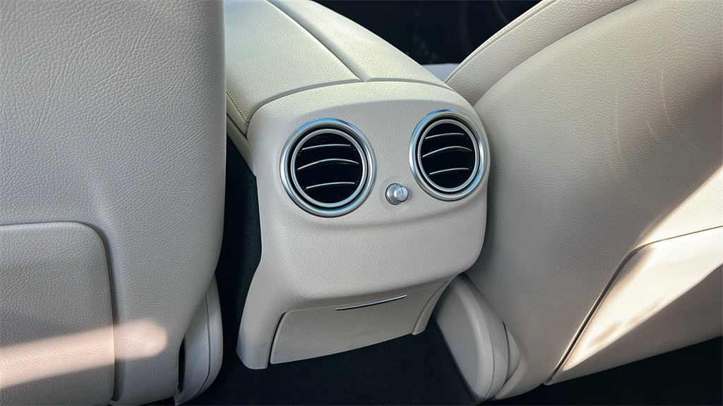 2022 Mercedes Benz E 350 photo 3