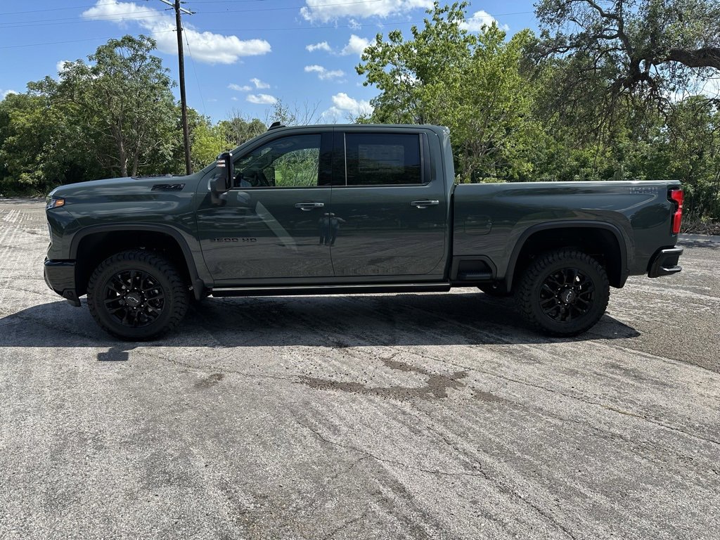 2025 Chevrolet Silverado 2500HD LTZ photo 2