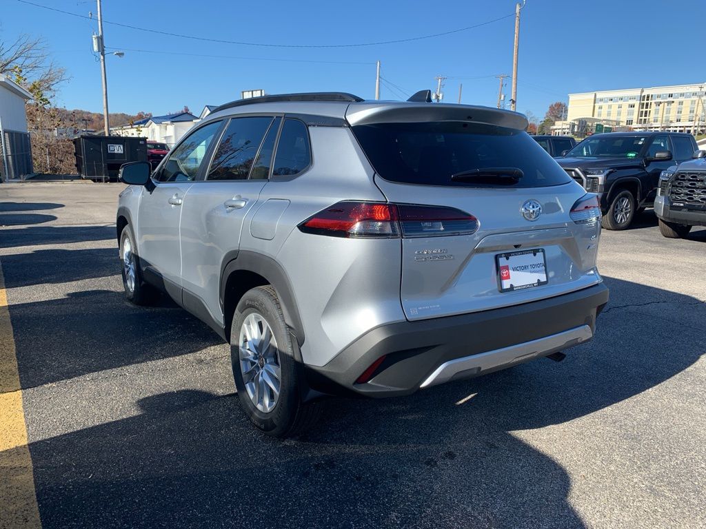 2026 Toyota Corolla Cross LE photo 2