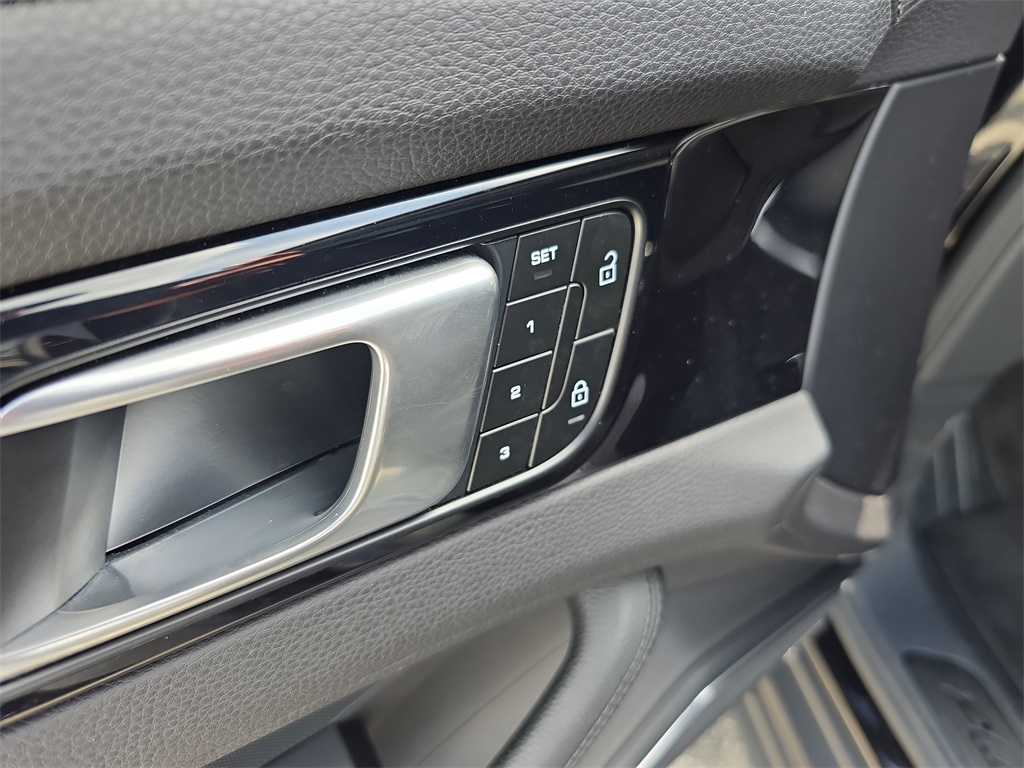 2023 Porsche Panamera Platinum photo 20