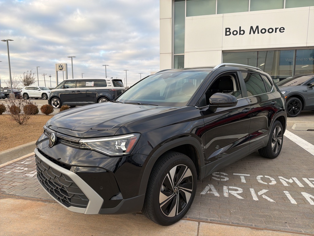 2025 Volkswagen Taos SE's photo