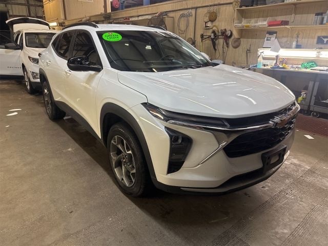 2025 Chevrolet Trax LT's photo