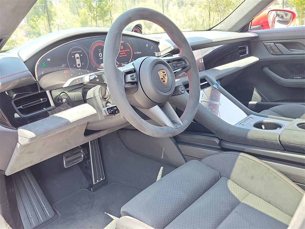 2025 Porsche Taycan GTS photo 4