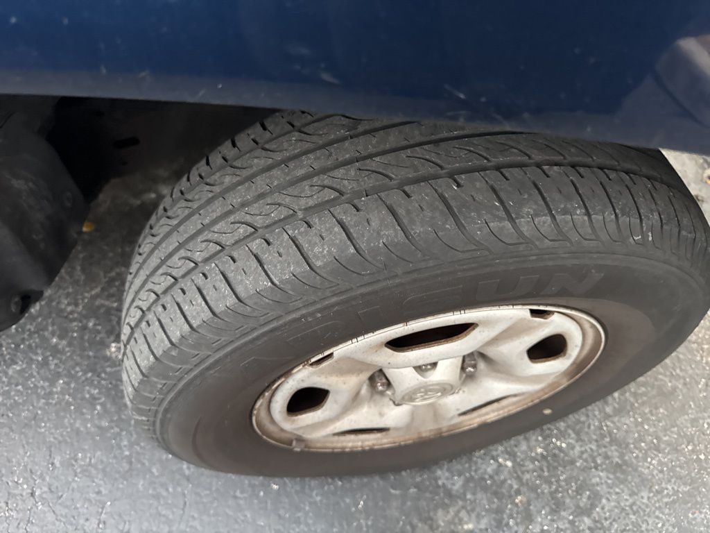 2005 Toyota Tacoma DLX photo 3