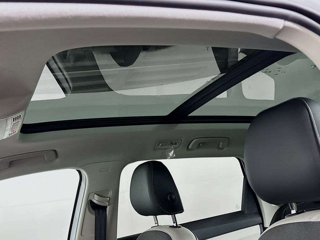 2025 Volkswagen Taos SE photo 13