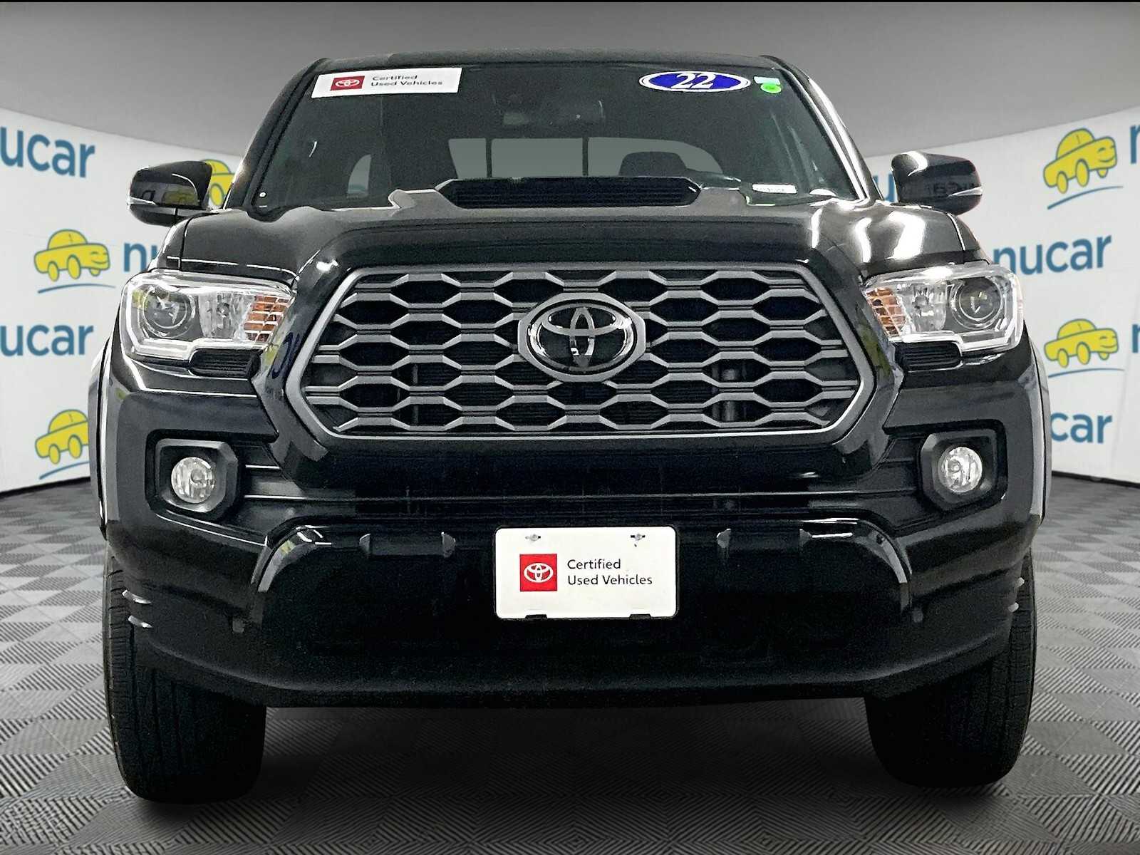 2022 Toyota Tacoma TRD Sport photo 2
