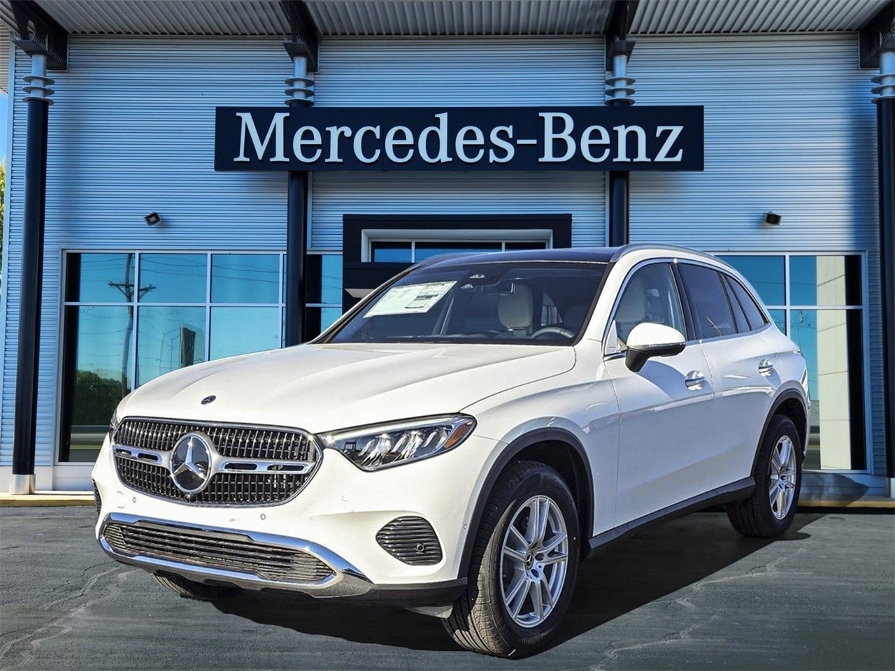 2025 Mercedes Benz GLC 300 4MATIC photo 3