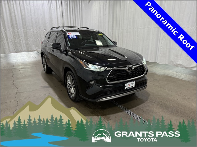 2022 Toyota Highlander Platinum's photo
