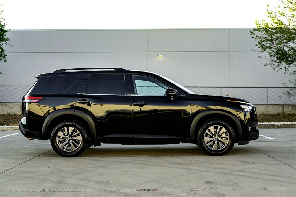 2025 Nissan Pathfinder SV photo 3