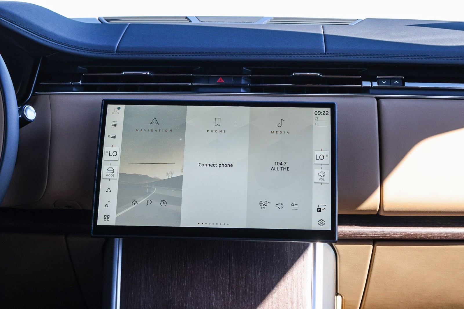 2025 Land Rover Range Rover SE photo 15
