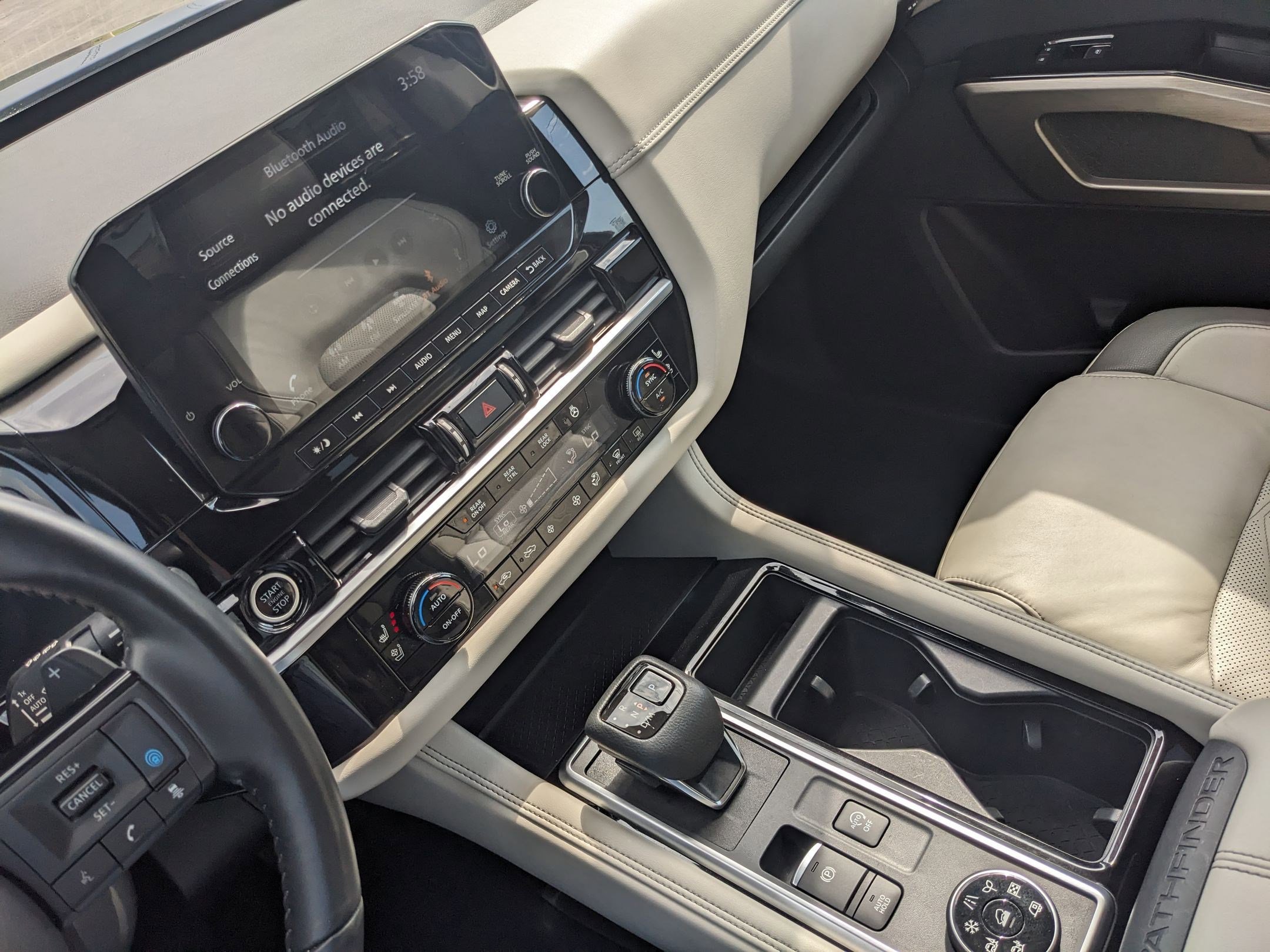 2022 Nissan Pathfinder Platinum photo 9