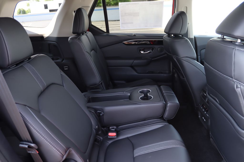2025 Honda Pilot Touring photo 16
