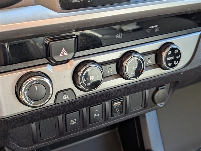 2017 Toyota Tacoma SR5 photo 16