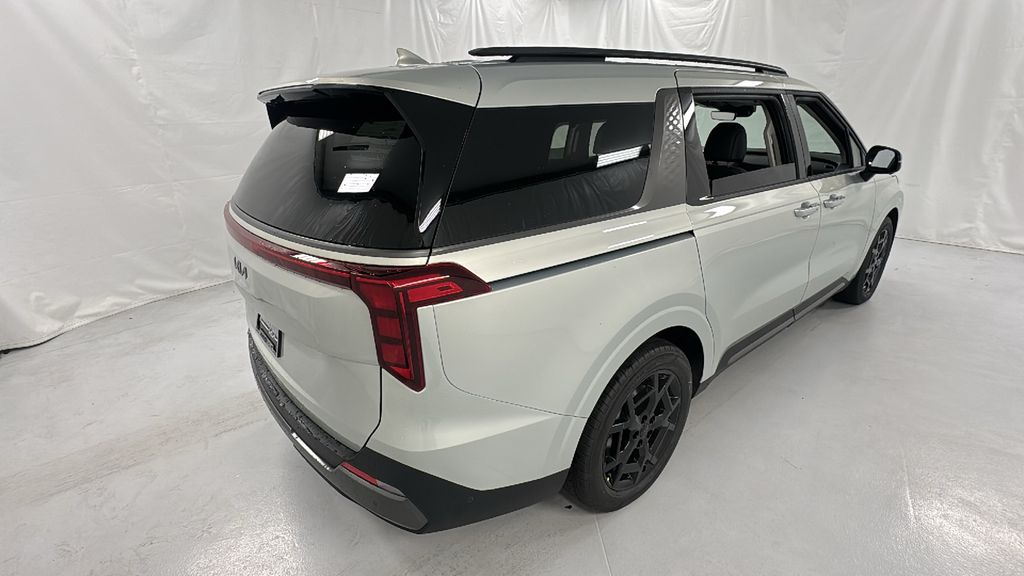 2026 Kia Carnival SX photo 3