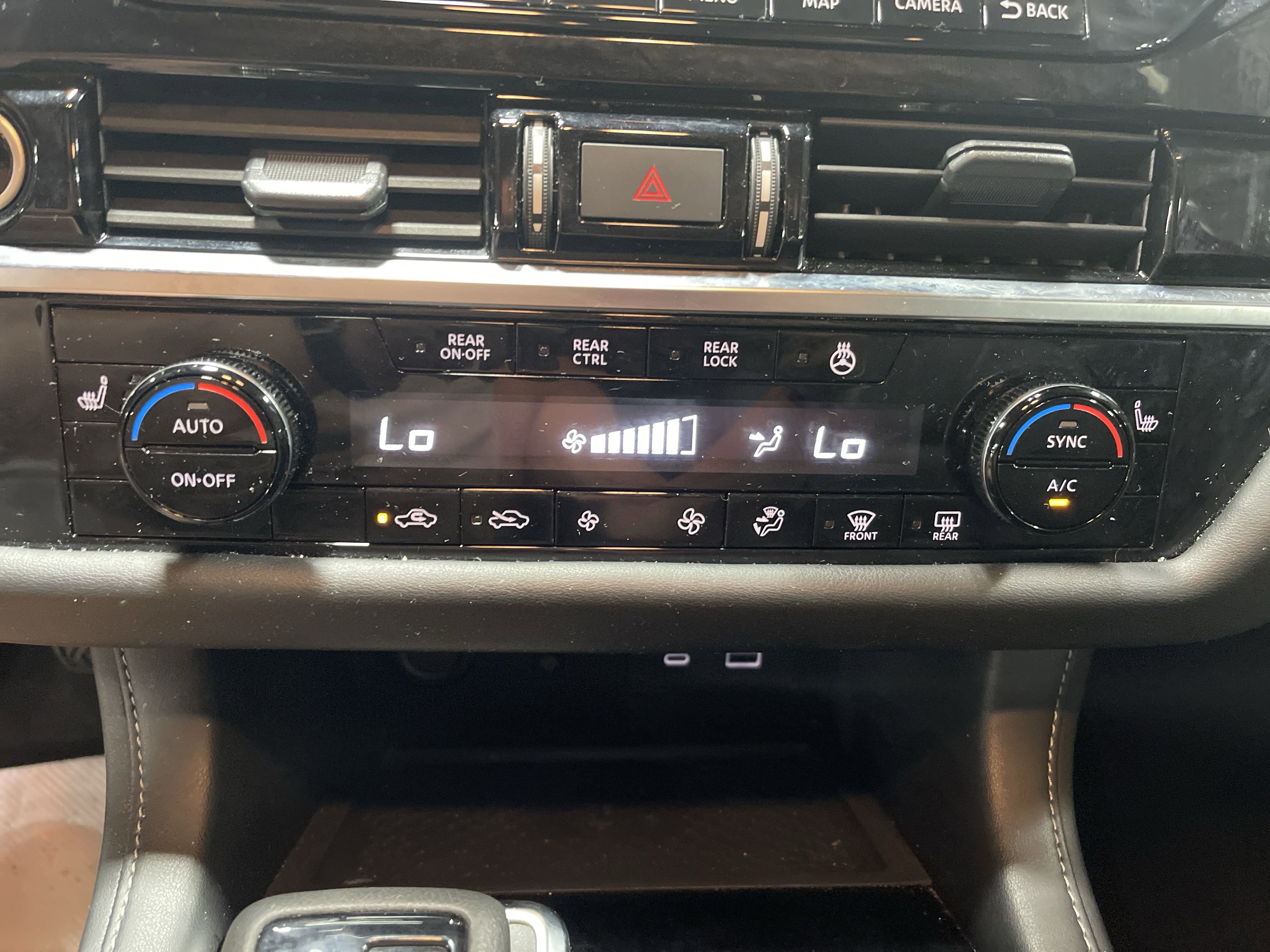 2023 Nissan Pathfinder SL photo 11