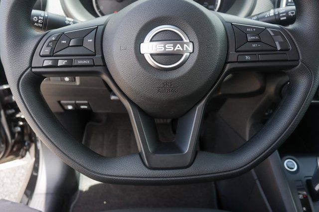 2025 Nissan Kicks Play S photo 10